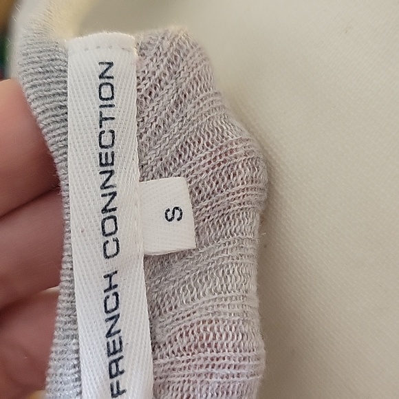 FRENCH CONNECTION  sx Small long sleeve gray ribbed top - Picture 4 of 4